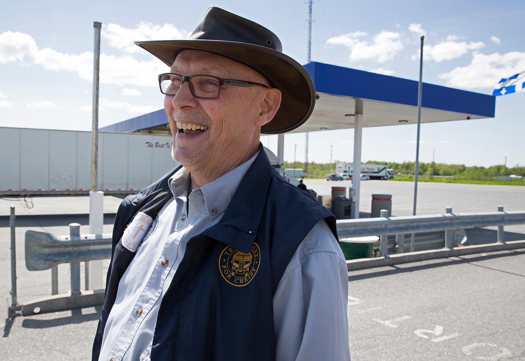 Les aumôniers de la chapelle mobile stationnée au Big Stop de St-Liboire sont à l’écoute des camionneurs en détresse.