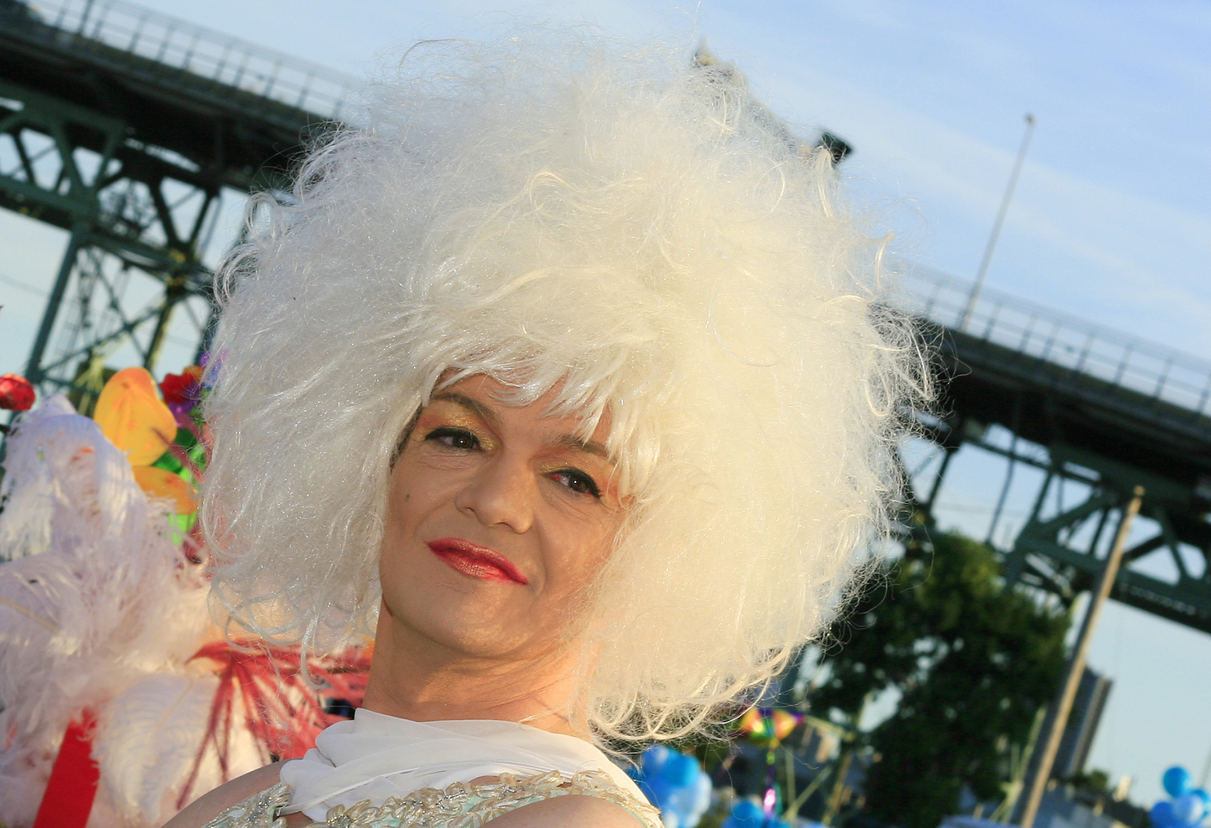 Quelques minutes avant le défilé de la Fierté gaie / Minutes before the Pride Parade
