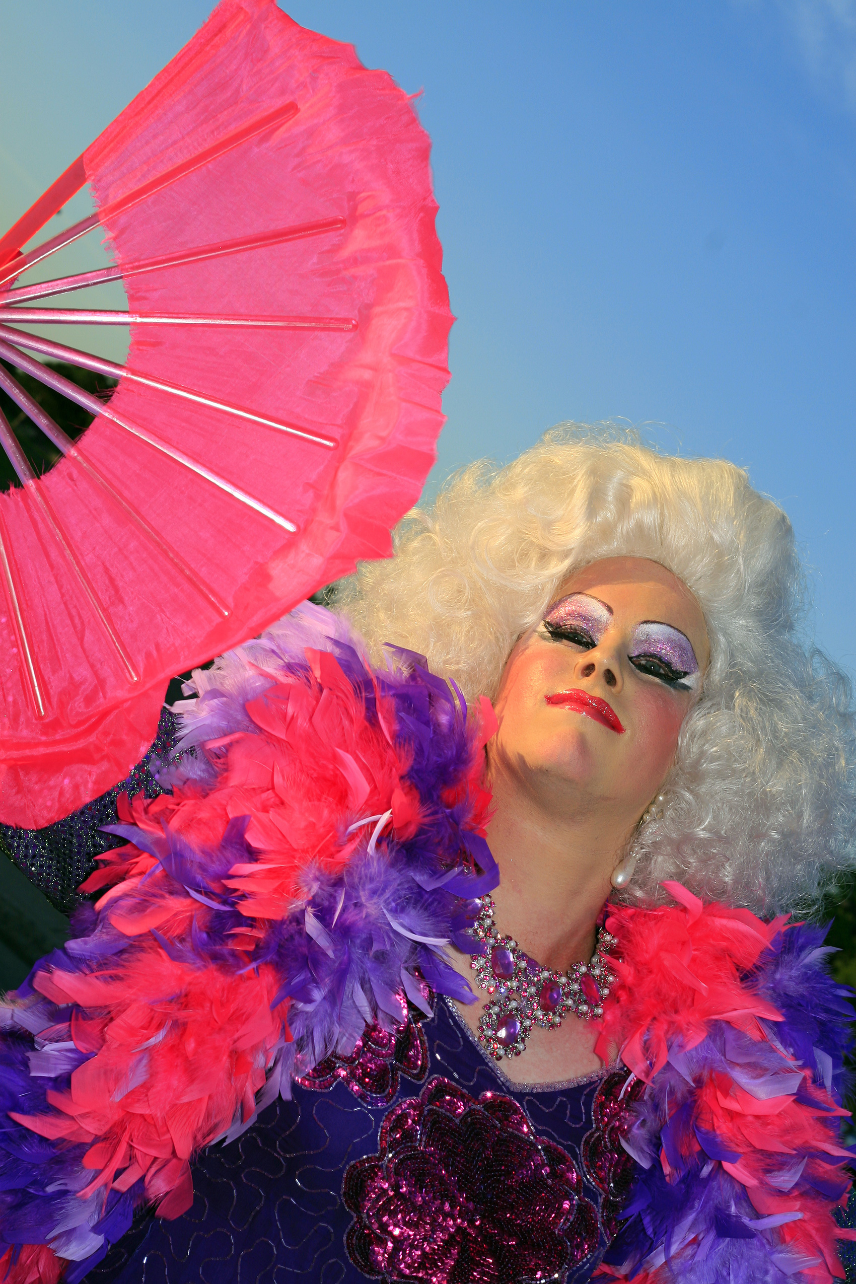 Quelques minutes avant le défilé de la Fierté gaie / Minutes before the Pride Parade