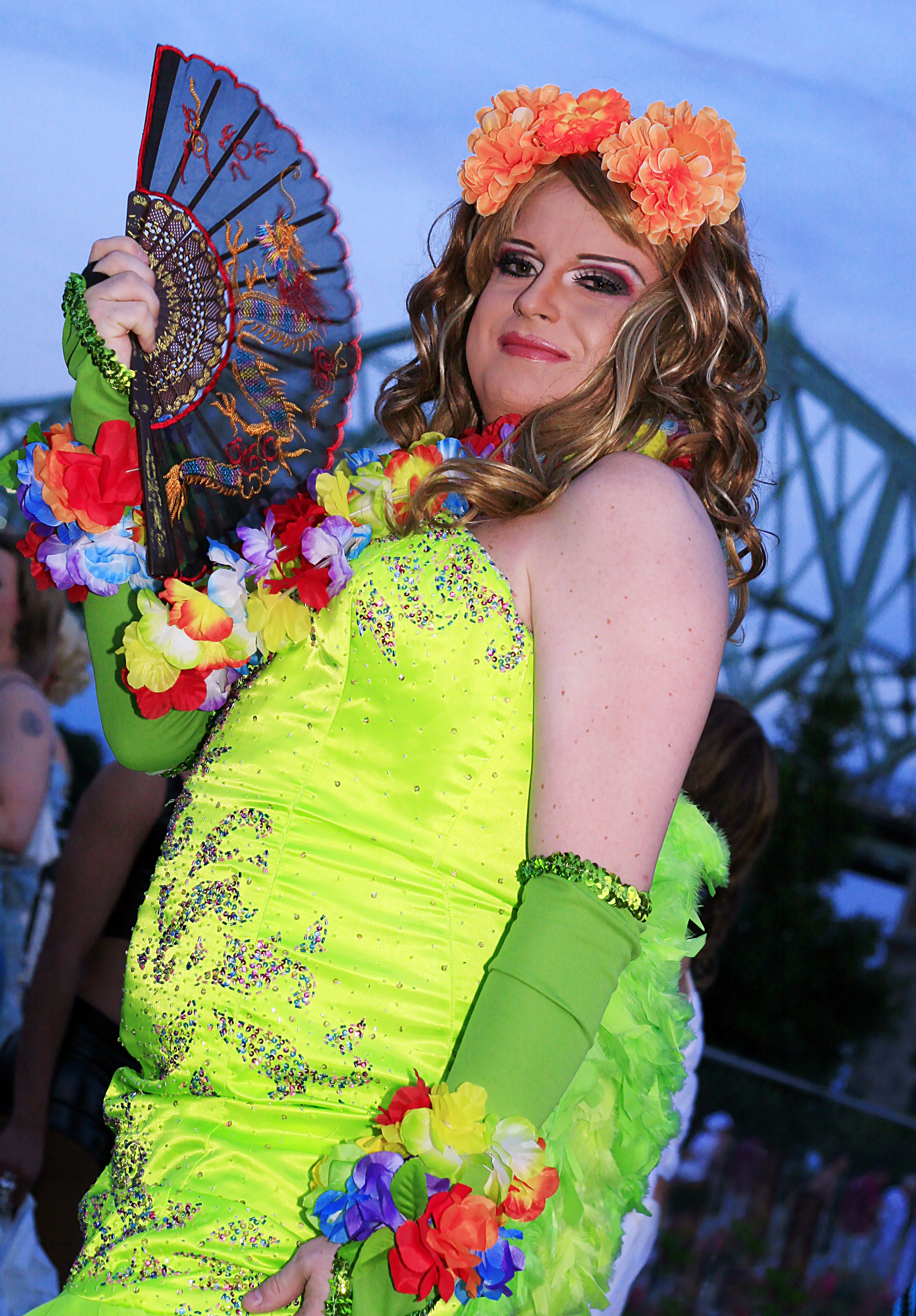 Quelques minutes avant le défilé de la Fierté gaie / Minutes before the Pride Parade