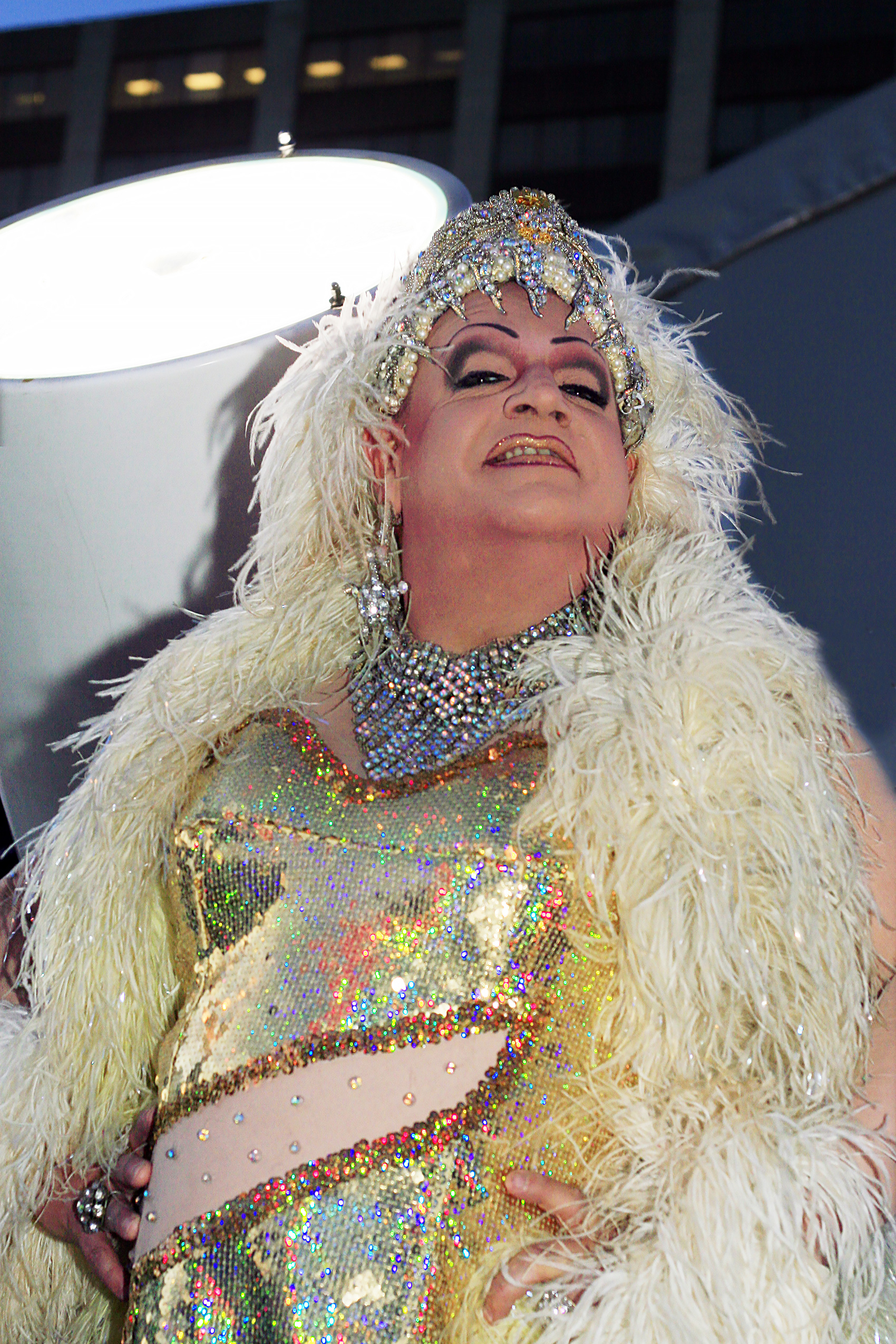 Quelques minutes avant le défilé de la Fierté gaie / Minutes before the Pride Parade