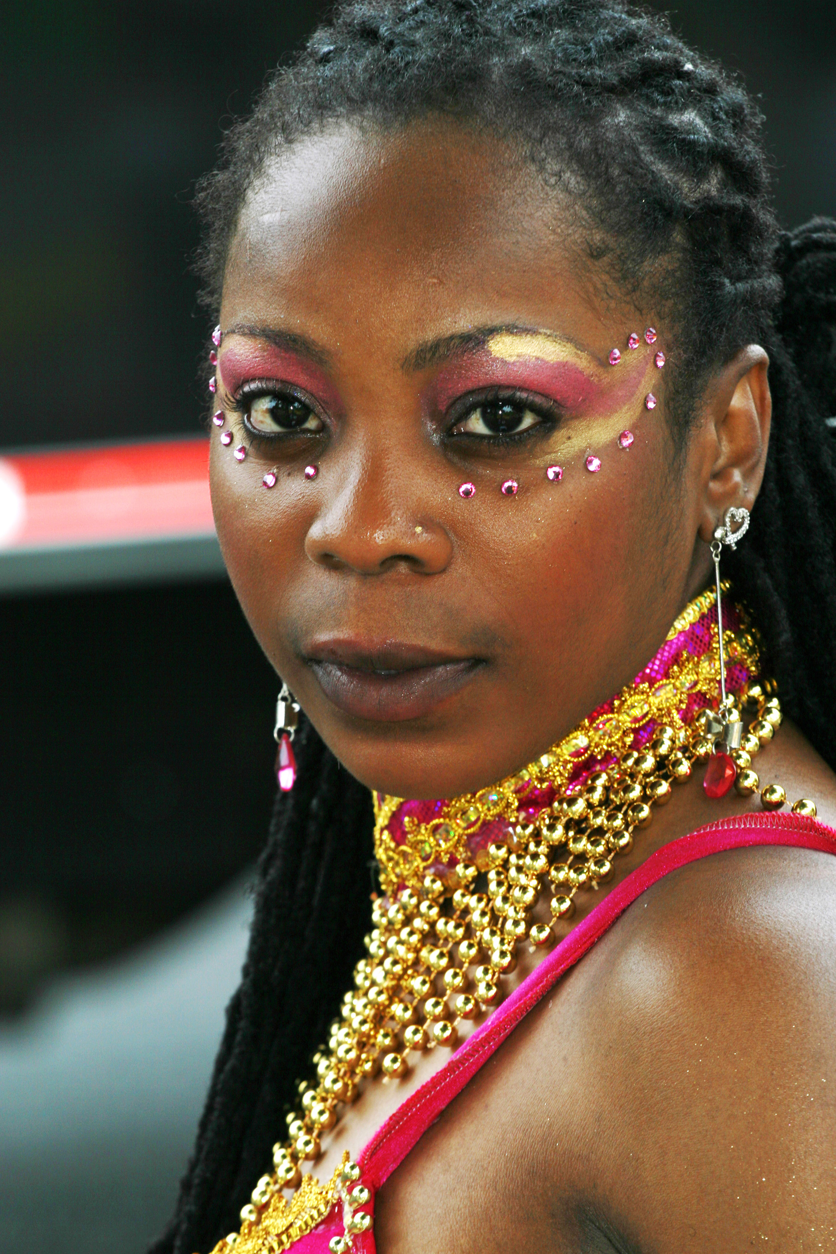 Behind the scenes of Carifiesta / Derrière les coulisses du défilé Carifiesta de Montréal