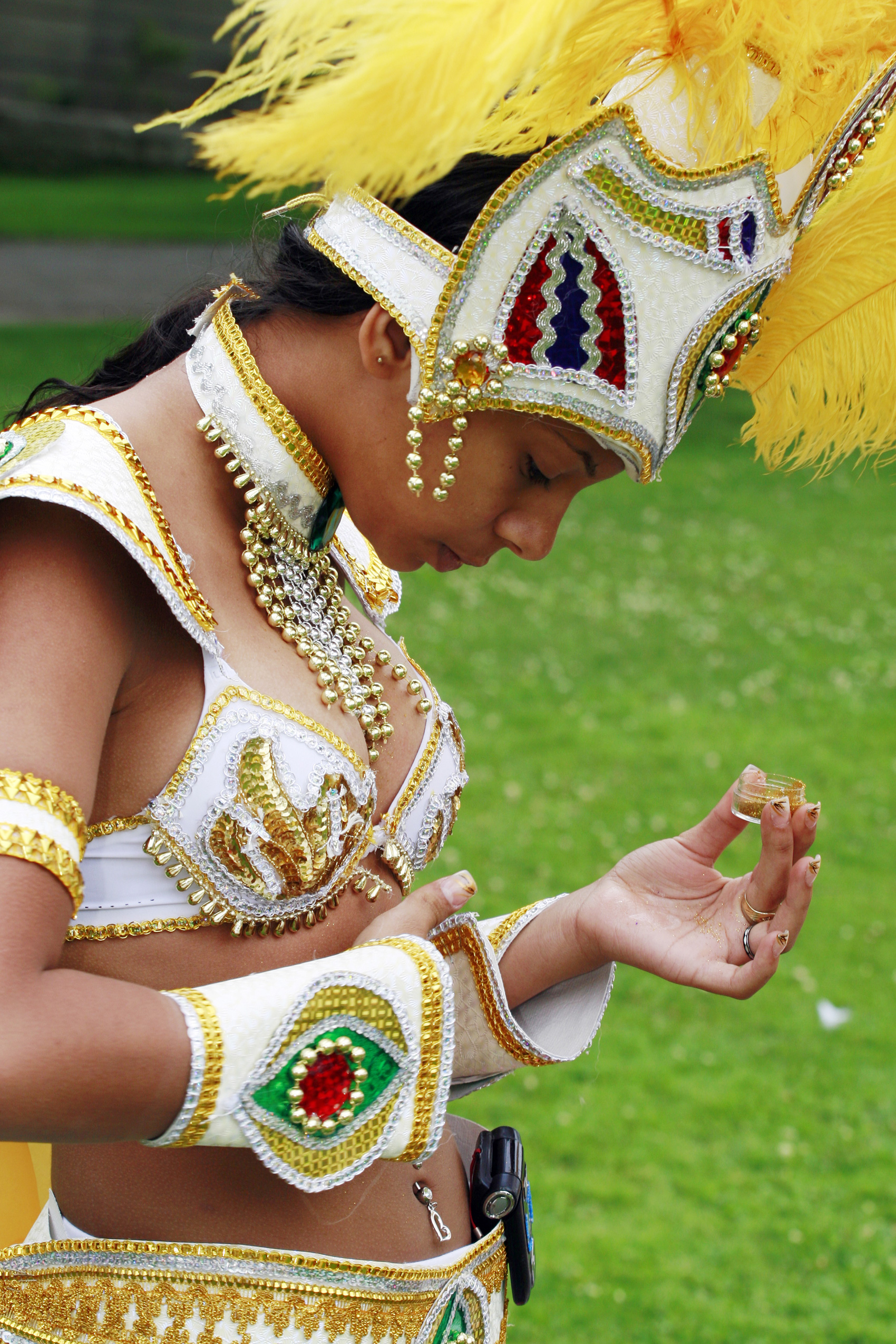 Behind the scenes of Carifiesta / Derrière les coulisses du défilé Carifiesta de Montréal