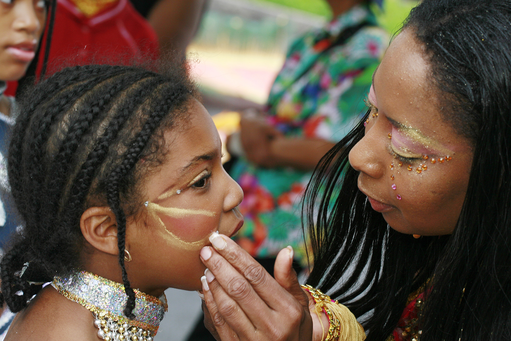 Behind the scenes of Carifiesta / Derrière les coulisses du défilé Carifiesta de Montréal