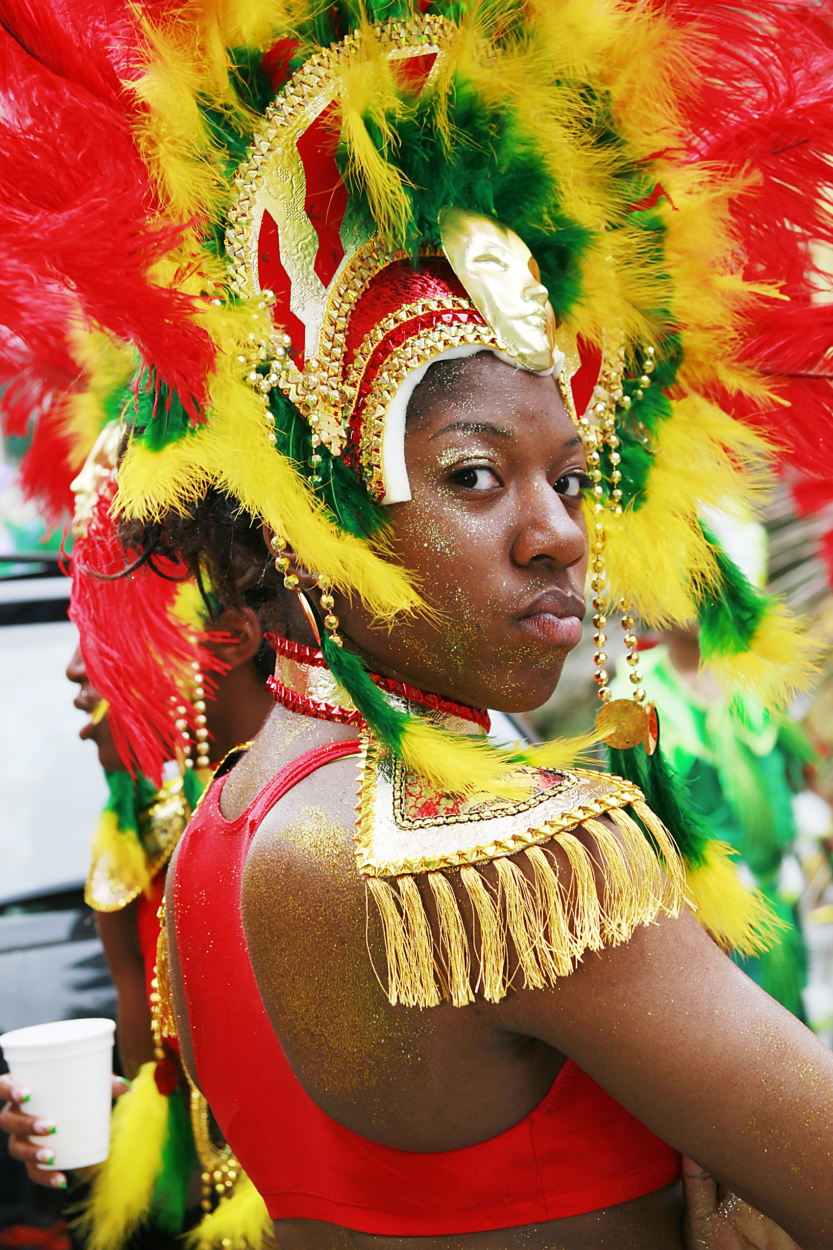 Behind the scenes of Carifiesta / Derrière les coulisses du défilé Carifiesta de Montréal