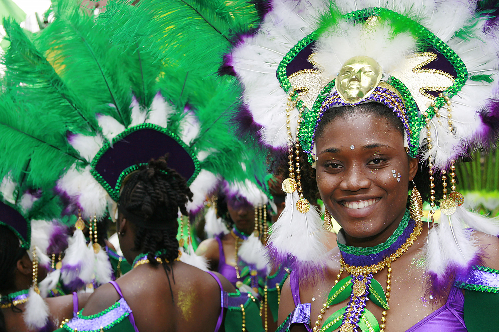 Behind the scenes of Carifiesta / Derrière les coulisses du défilé Carifiesta de Montréal