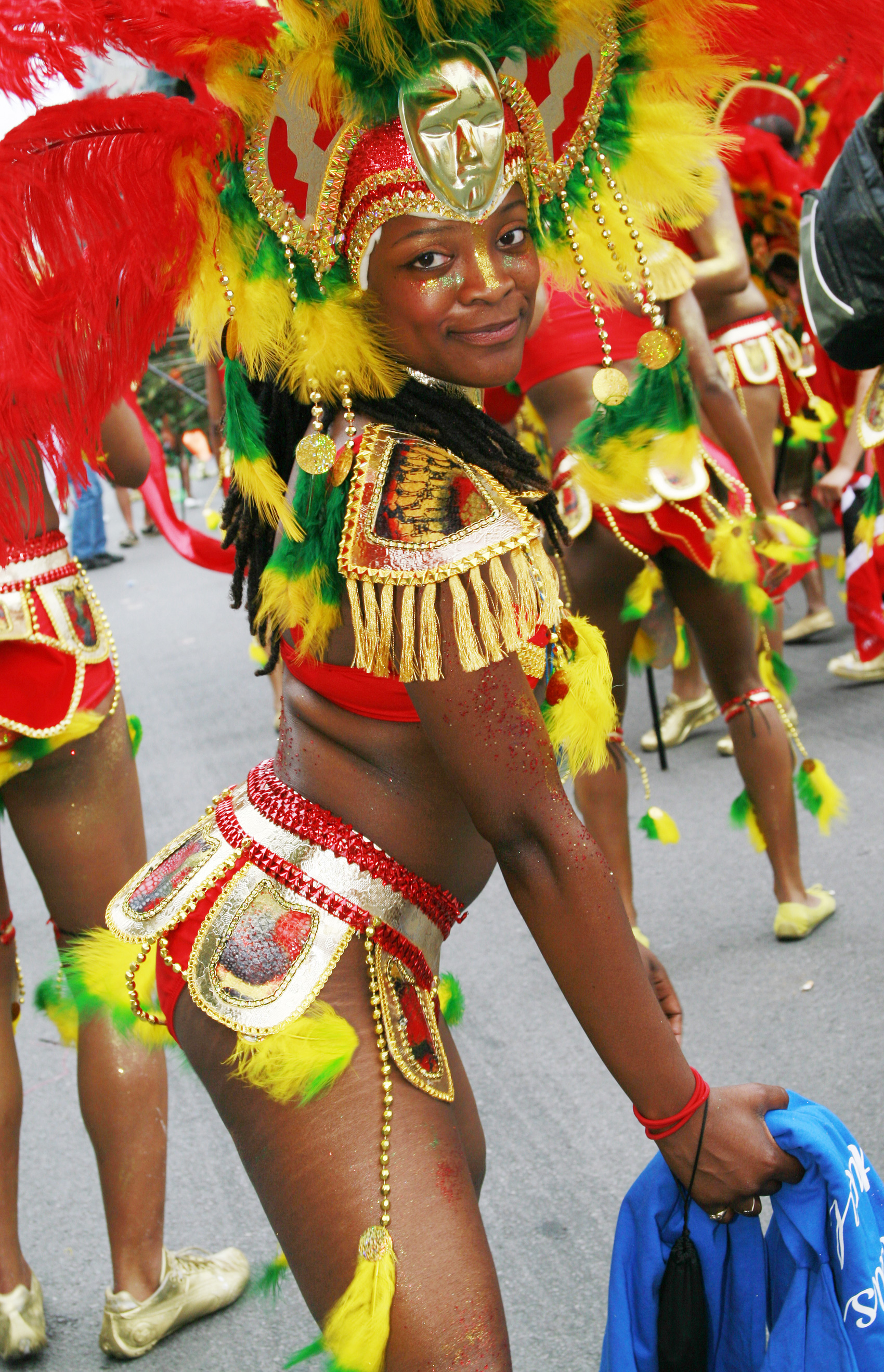 Behind the scenes of Carifiesta / Derrière les coulisses du défilé Carifiesta de Montréal